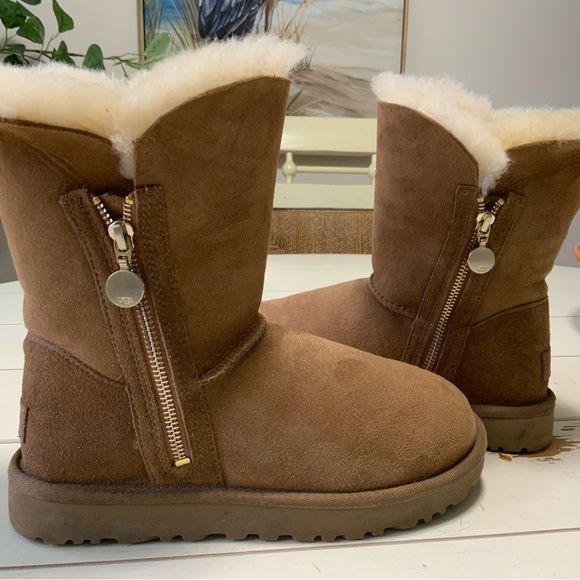 Authentic UGG Bailey short zip boots size 7 - Picture 6 of 13